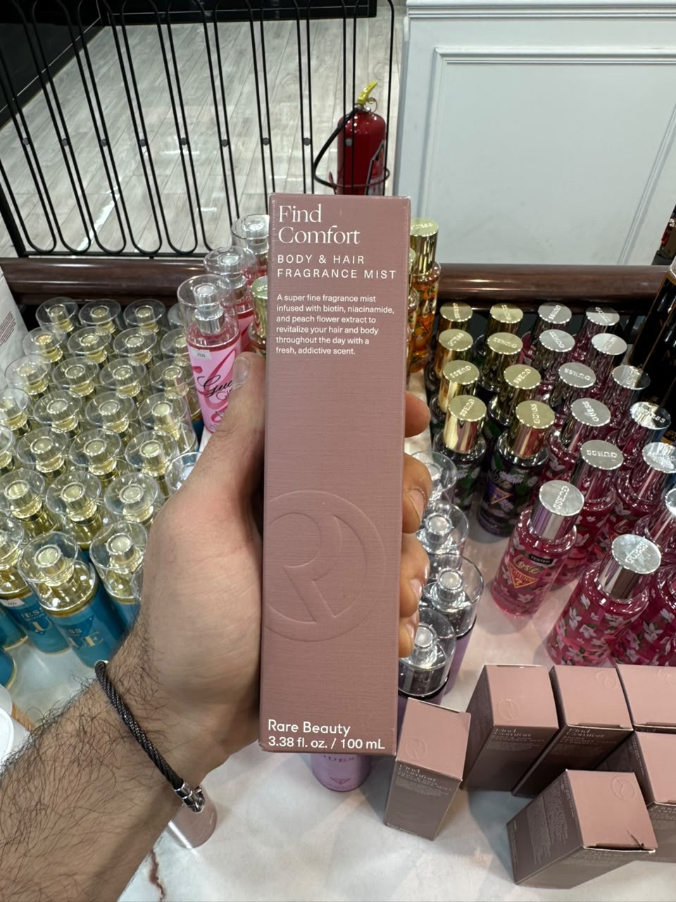 795c26c5-8324-4d6c-8b93-6b2674a57936 Rare beauty-Find Comfort Body & Hair Fragrance - Brume Parfumée Corps & Cheveux – Image 1